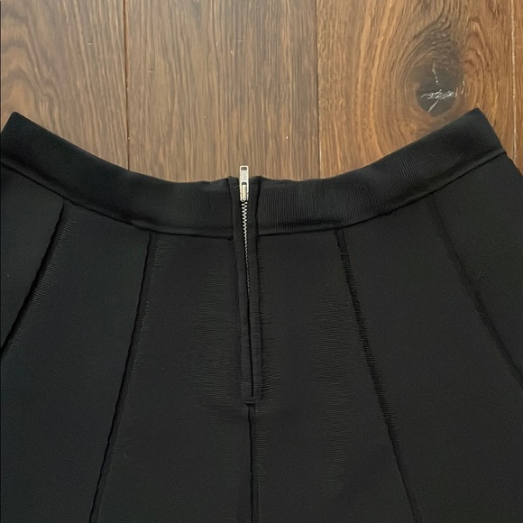 Parker Black Pleated Skirt - Picture 4 of 5